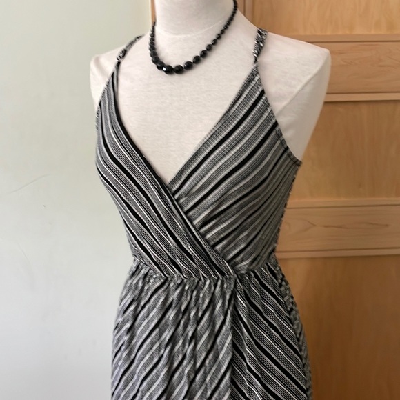 🇺🇸  Lush Sleeveless Black White and Grey Striped Maxi Dress, Size S - Picture 6 of 16